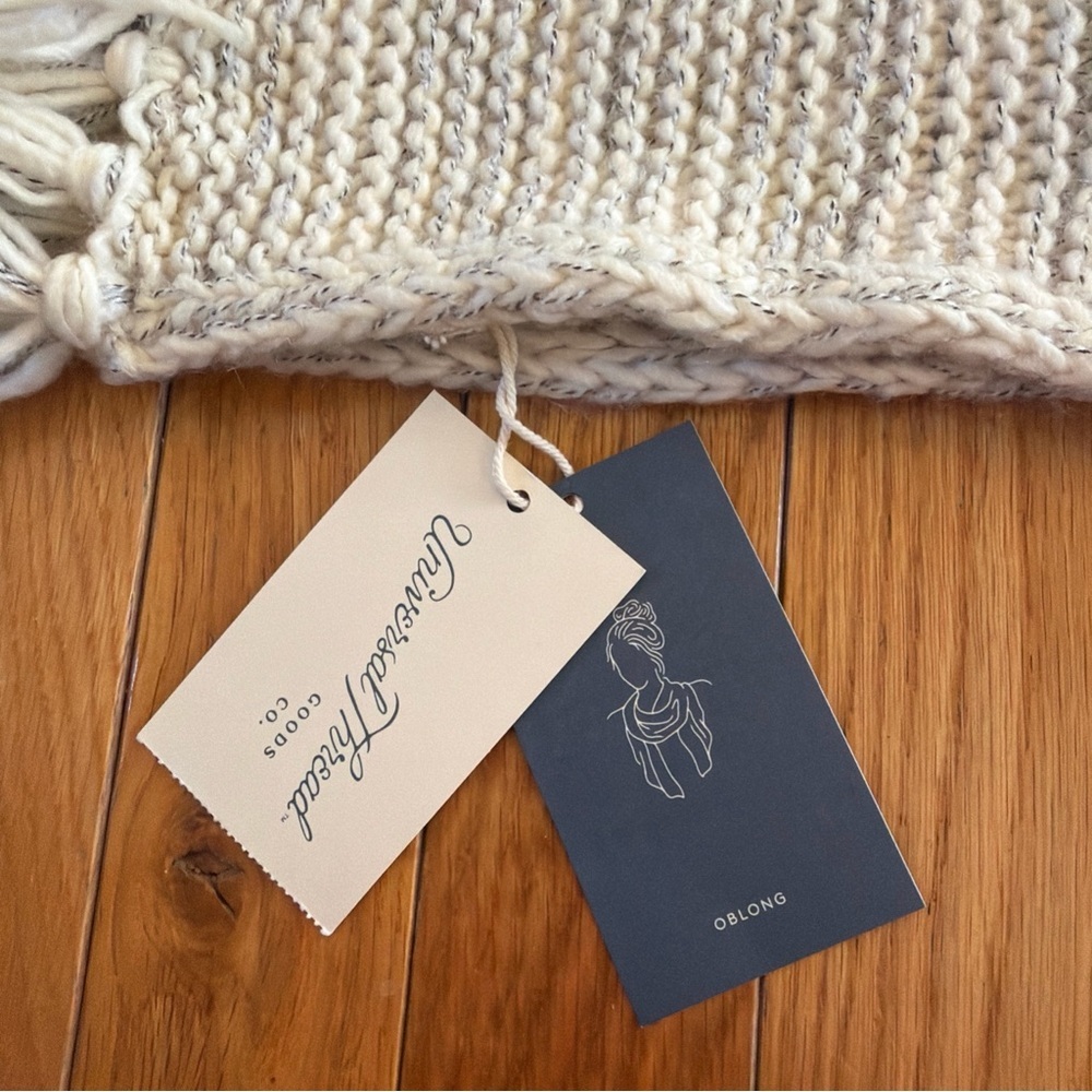 New Universal Thread Oblong Winter Scarf W/ Fringe Cream & Gray Herringbone - Picture 2 of 8